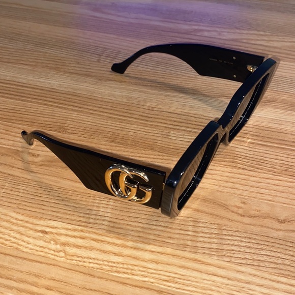 GUCCI OVERSIZE SUNGLASSES - Picture 3 of 16
